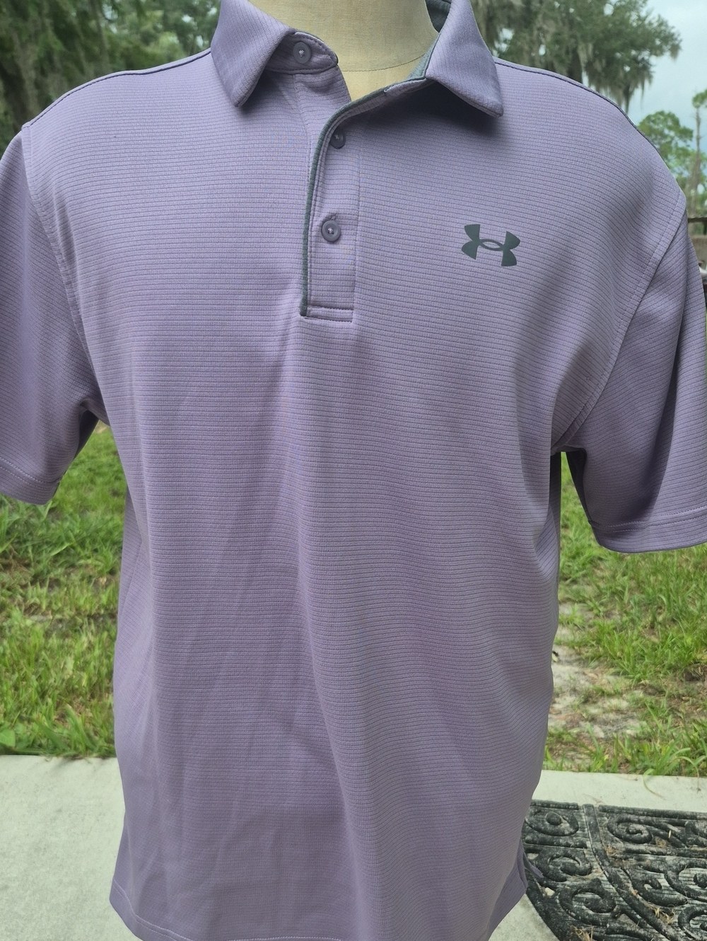 Under Armour Loose Fit Lavender Polo Style 2 Button Up Collar Large Short Sleeve